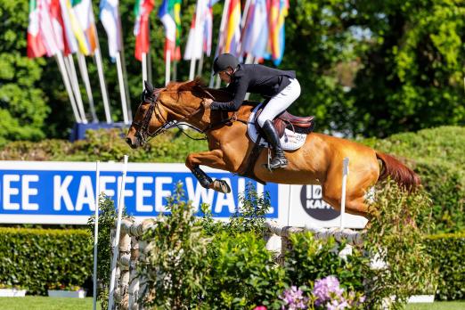 Foto: Siegreich in der Viebrockreithallen Derby Challenge - Shane Breen (IRL) und Ipswich - Fotograf: Sportfoto-Lafrentz.de