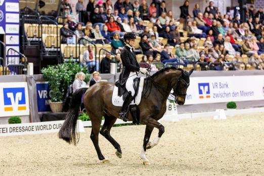 Foto: Juliane Brunkhorst gewinnt das Championat der Pferdestadt Neumünster der Dressurreiter - Fotograf: sportfotos-lafrentz.de 