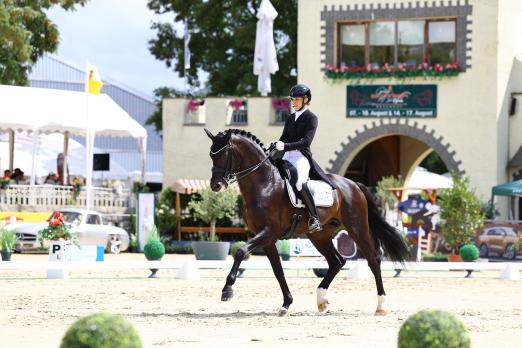 Foto: Erster Start in der Serie für Anna Schölermann mit Vitally PCH und gleich den Stilpreis gewonnen - Fotograf: Brit Placzek