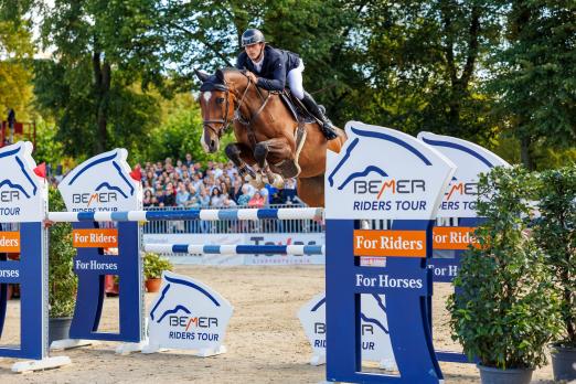 Foto: Matthias Norhaeden Johannsen und Camelot - hier in Münster - sind gut gewappnet für die Finaletappe der BEMER Riders Tour bei den VR CLASSICS in Neumünster - Fotograf: Stefan Lafrentz