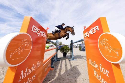 Foto: Mathieu Billot und Darling de l`Angevine im Großen Preis in Lier - der 37-jährige Reiter konnte kaum glauben, dass er gewonnen hatte - Fotograf: Thomas Hellmann