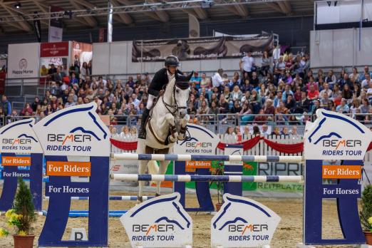Foto: Stefan Eder und sein DR. Scarpo holten sich in Wiener Neustadt den Sieg in der Wertungsprüfung der BEMER Riders Tour - Fotograf: Stefan Lafrentz