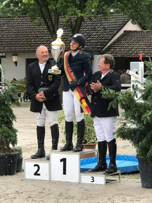 Foto: Grit Schirrmann holt erneut den Goldpokal im AJA-Championat - Fotograf: David Vogel 
