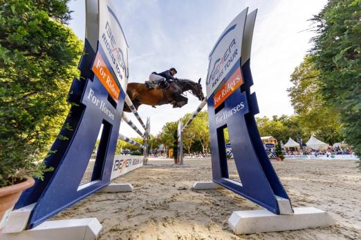 Foto: Patrick Stühlmeyer - hier mit Varihoka du Temple - will beim Fest der Pferde seine knappe Führung in der BEMER Riders Tour verteidigen - Fotograf: Stephan Lafrentz
