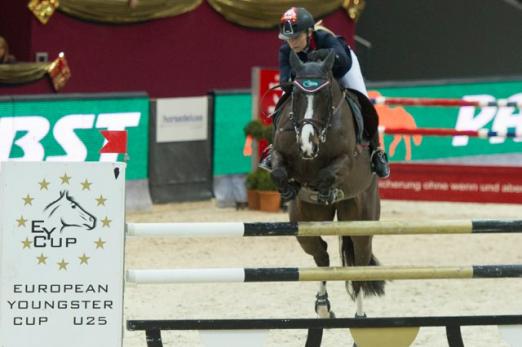 Foto: Auch Österreichs Jungstar Stefanie Bistan reitet beim European Youngster Cup mit - Fotograf: Nini Schäbel