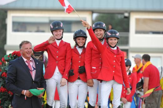 Foto: Strahlende Medaillengewinner: Das Team Österreich - Fotograf Hervé Bonnaud - 1clicphoto.com & Tomas Holcbecher - holcbecher.com