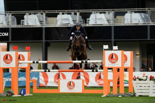 Foto: Jamie Wingrove gewinnt mit Carina das 1,40m Springen der Gold Tour - Fotograf: 1clicphoto.com