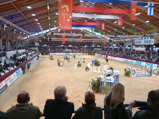 Foto: Das CSI Neustadt-Dosse in der Graf von Lindenau-Halle ist in jedem Jahr ein Anziehungspunkt für Zuschauer/innen und Aktive aus über zehn Nationen - Fotograf: B. Placzek