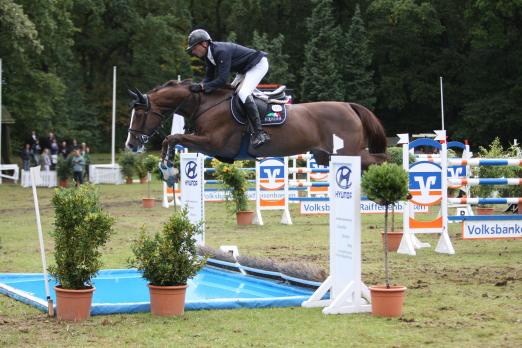 Foto: Gewann in Schenefeld den Großen Preis 2014 - Carsten-Otto Nagel mit Ultima - Fotograf: Huber