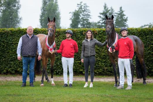 Foto: Siegerstuten der dressur- uund springbetonten Reitpferde - Fotograf: Reckimedia