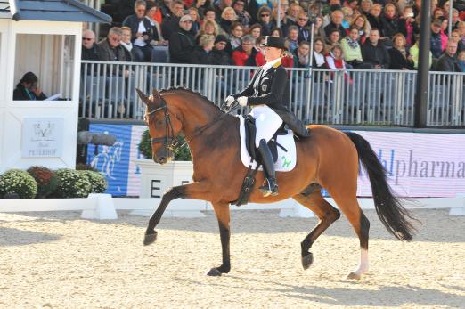 Foto: Der Sieger im Grand Prix Special präsentiert von Gestüt Peterhof: Emilio unter Isabell Werth - Fotograf: a-focus Altenhofer