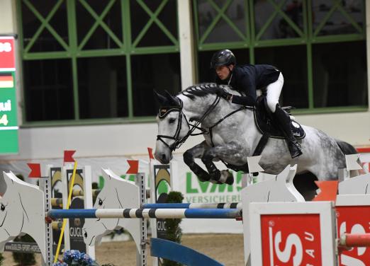 Foto: Wolfgang Puschak auf Zirona Blue Sieger 4.Etappe Bayernchampionat Gut Ising - Fotograf: Foto: Ursula Puschak