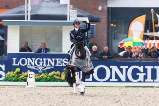 Foto: Weltmeister der siebenjährigen Dressurpferde - Danciero und Anna Kasprzak - Fotograf: Caremans