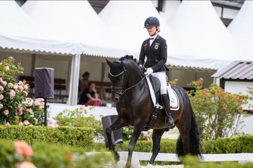 Foto: Sophie-Luisa Duen gewann mit ihrem Pony Del Estero NRW auch ihre dritte Prüfung beim Schafhofs Jugendfestival in Kronberg - Fotograf: SWegener/ Equitaris