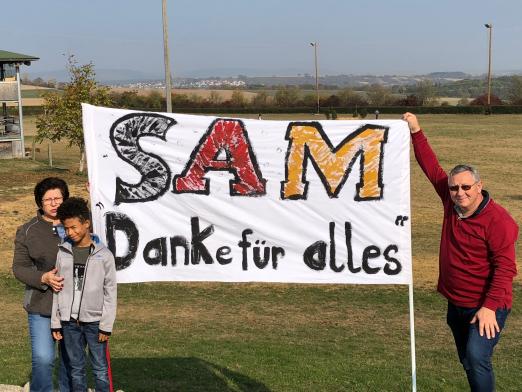 Foto: Brigitte und Günter Seitter mit ihrem Enkel im Oktober 2018 in Nußdorf - Fotograf: Steffen Kraus