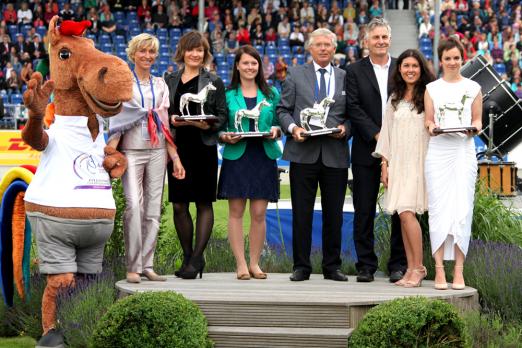 Foto v.l.: Ingrid Klimke, Doreen Strasdas, Jessica Beck, Wolfgang Brinkmann, Hermann Beckfeld, Vanessa Kossen und Elske Burkert