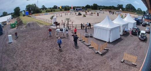 Foto: Das erste Festival auf dem neuen Platz lockt auch Gäste aus NRW, MV und aus Niedersachsen nach Fehmarn und erzeugt neue lange Turniertage - Fotograf: HelenHippique