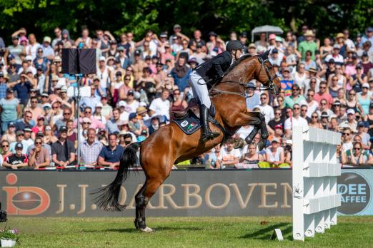 Foto: Sieger im 90. Deutschen Spring-Derby : Nisse Lüneburg und Cordillo - 2020 auch wieder dabei! - Fotograf: Sportfotos-Lafrentz