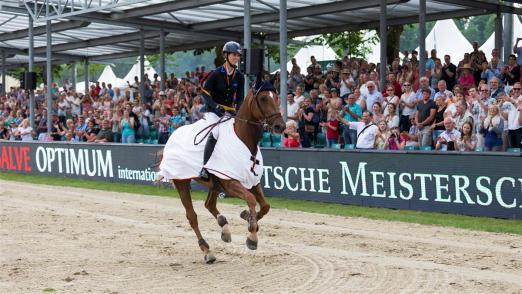 Foto: Deutsche Meisterin der Springreiter Simone Blum und Alice - Fotograf: Thomas Hellmann