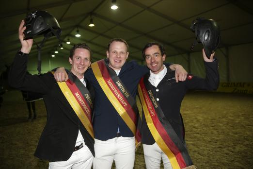 Foto: Westfalen gewann die Deutsche Meisterschaft der Landesverbände 2014 bei den Löwen Classics, v.l. Felix Haßmann, Hendrik Zurich, Oliver Schaal. - Fotograf: Jürgen Stroscher