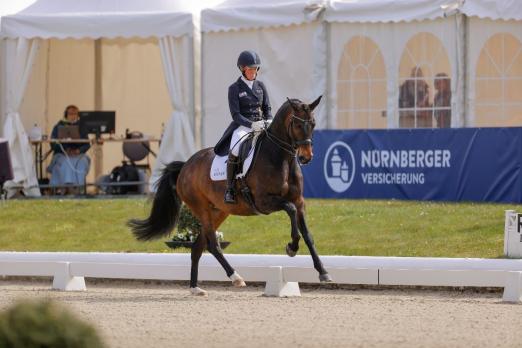 Foto: Doppelsieg für Helen Langehanenberg im NÜRNBERGER BURG-POKAL 2021 bei Horses & Dreams in Hagen - Fotograf: Stefan Lafrentz
