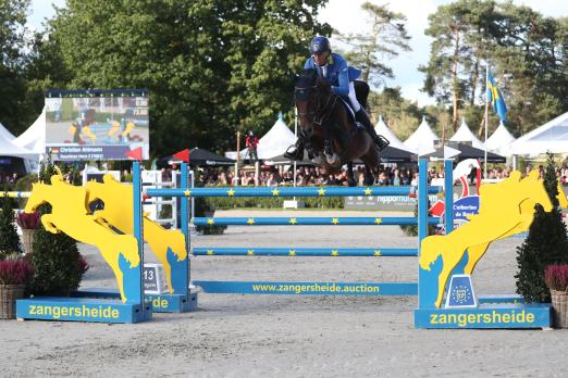 Foto: Christian Ahlmann mit Dourkhan Hero 7 - WM-Silber bei den Siebenjährigen 2022 - Fotograf: Zangersheide