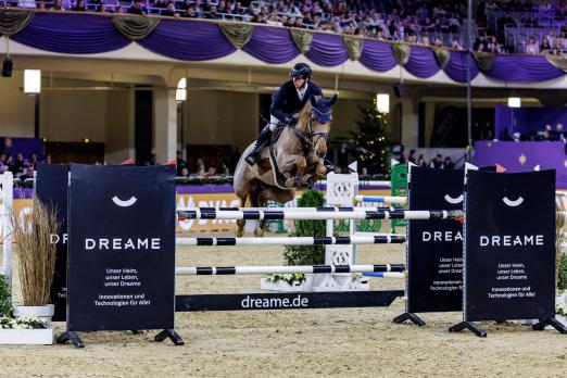 Foto: Der Preis der DREAME.de wurde am späten Samstagabend gewonnen von Felix Hassmann mit Carrie Brad Shaw MWZ - Fotograf: sportfotos-lafrentz.de