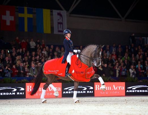 Foto: Charlotte Dujardin auf Valegro - Fotograf: FEI/Arnd Bronkhorst