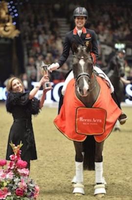 Foto: Charlotte Dujardin auf Valegro - Fotograf: FEI/Kit Houghton