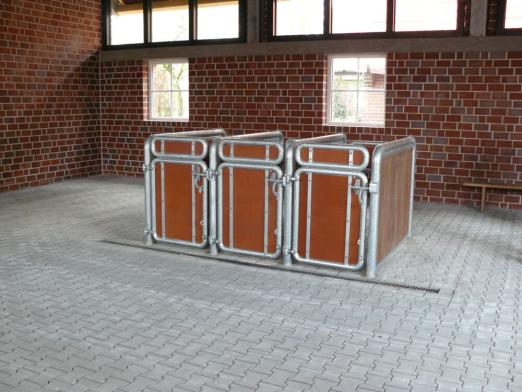 Foto: Untersuchungsstände für Pferde - Fotograf: Röwer & Rüb