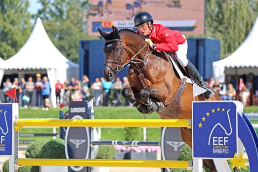 Foto: Switzerland’s Alain Jufer with Marlis Mühlebach’s bay gelding Dante MM, part of the victorious Swiss team, competing at the Longines EEF Series Final in Avenches (SUI) on Sunday, 7 September 2025 - Fotograf: © EEF Foto: Switzerland’s Alain Jufer with Marlis Mühlebach’s bay gelding Dante MM, part of the victorious Swiss team, competing at the Longines EEF Series Final in Avenches (SUI) on Sunday, 7 September 2025 - Fotograf: © EEF