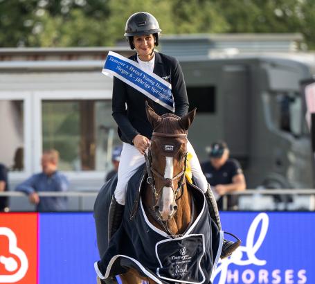 Foto: Doppelerfolg für Katrin Eckermann - mit Forfly aus familieneigener Zucht und Besitz das Finale der Sechsjährigen gewonnen und mit Chacoona Cat die Qualifikation zum Finale der älteren Pferde - Fotograf: Lenie Minten Foto: Doppelerfolg für Katrin Eckermann - mit Forfly aus familieneigener Zucht und Besitz das Finale der Sechsjährigen gewonnen und mit Chacoona Cat die Qualifikation zum Finale der älteren Pferde - Fotograf: Lenie Minten