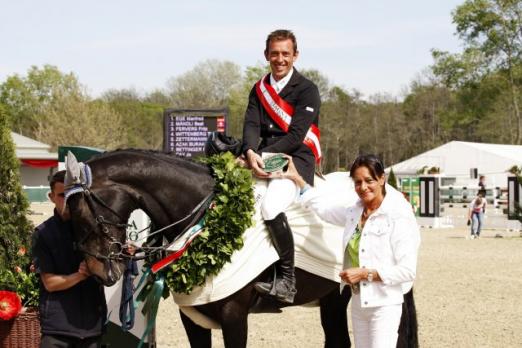 Foto: Sieger im GRAND PRIX Pierre Petit - Manfred Ege (GER) mit Utopia - Fotograf: Hervé Bonnaud- 1clicphoto.com & Tomas Holcbecher - holcbecher.com