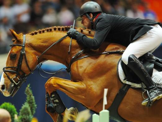 Foto: Johannes Ehning gewann auf Salvadar V das Championat beim Burgturnier in Nörten-Hardenberg - Fotograf: Tobias Hase - dpa