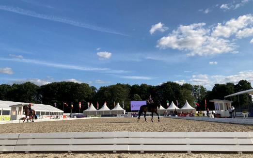 Foto: Einladend und pferdefreundlich - Verden International findet schon vor dem Start Anklang bei den Gästen - Fotograf: pegamo/ Brüske