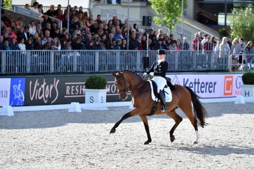 Foto: Die Siegerin der Grand Prix Special-Tour bei der Peterhof Dressur Gala 2015, Isabell Werth auf Emilio - Fotograf: Tanja Becker