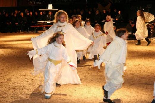 Foto: Kleine und große Engel der Tanzschule Wax aus Münsingen - Fotograf Kozjek