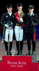 Foto: Das Treppchen vom Vorjahr - Adelinde Cornelissen, Helen Langehanenberg, Valentina Truppa - Fotograf: FEI
