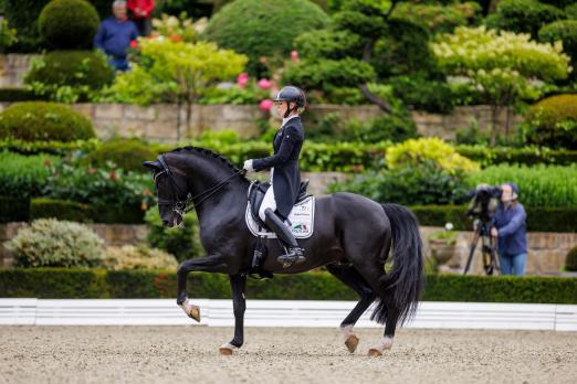 Foto: Der Sieg im Preis des Landrat des Hochtaunuskreises, Herrn Ulrich Krebs geht nach Nowegen an Isabel Freese mit Total - Fotograf: Foto: Sportfotos-Lafrentz.de