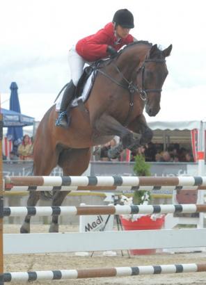 Foto: Elena Fischer (OÖ) und "Lancasto" holten Rang zwei im Junior & Young Rider Grand Prix - Fotograf: Fotoagentur Dill 