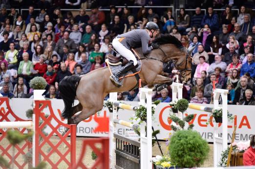 Foto: Sieger des Veolia Championates, Mario Stevens mit Little Pezi - Fotograf: Karl-Heinz Frieler 