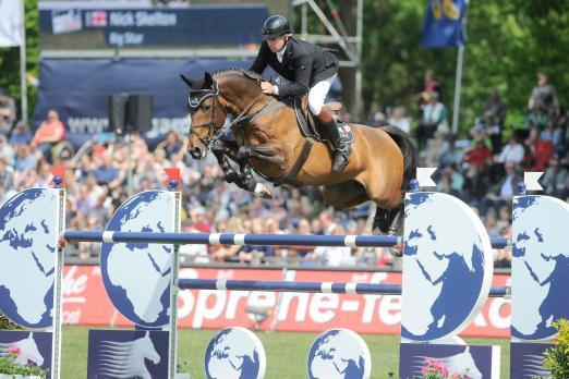 Foto: Nick Skelton mit Big Star - Fotograf: Karl-Heinz Frieler 