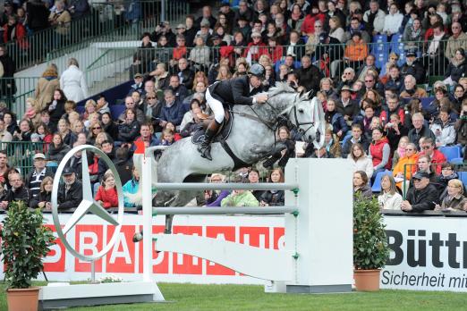 Foto: Nick Skelton mit Carlo - Fotograf: Karl-Heinz Frieler