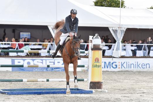 Foto: Heiko Schmidt sauste mit Chap zum Sieg im Championat von Lübzer - Fotograf: Karl-Heinz Frieler