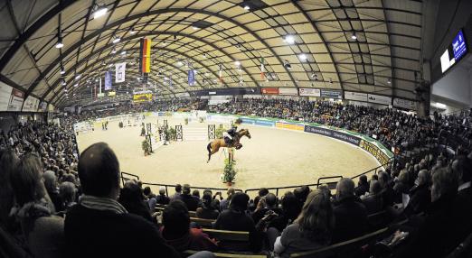 Foto: Die Holstenhalle Neumünster im Februar bei den VR Classics – immer bis auf den letzten Platz besetzt. - Fotograf: Karl-Heinz Frieler