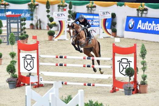 Foto: Inga Czwalina und Bella Mia gewannen den Auftakt des Holsteiner Masters Zukunftspreises bei der Baltic Horse Show - Fotograf: Karl-Heinz Frieler