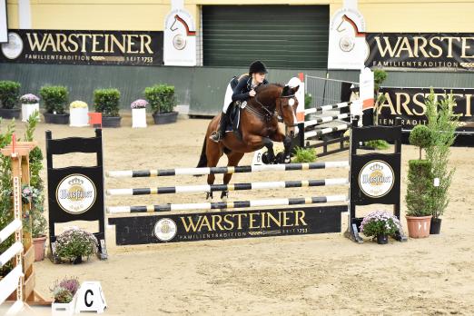 Foto: Klara Maas-Timpert und ihr Calle gewannen im Jahr 2014 das Finale der Warsteiner Reitsport-Förderung - Fotograf: Karl-Heinz Frieler