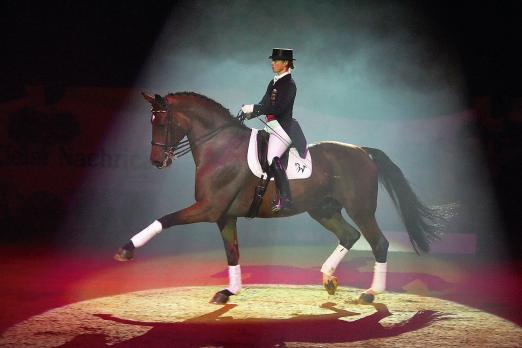 Foto: Isabell Werth hier mit Apache - Fotograf: Karl-Heinz Frieler