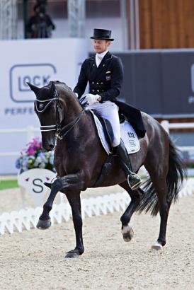 Foto: GLOCK’s Dreamteam! Edward Gal und GLOCK’s Undercover spielten heute ihre Klasse im CDI4* Grand Prix de Dressage aus. - Fotograf: Michael Rzepa
