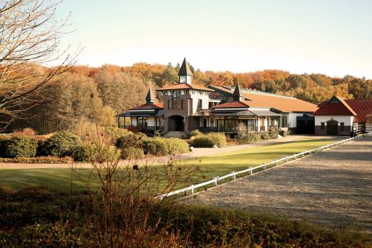 Foto: Ansicht des Gestüts Famos in Syke bei Bremen - Fotograf: © Nina Huber